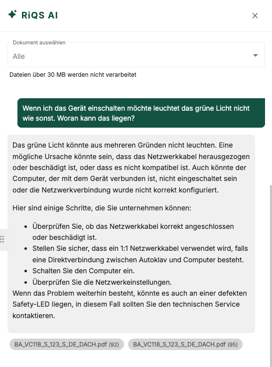 RiQS-KI Chat-Dialog am Gerät: Frage zu Handbuch wird mit Quellenangabe beantwortet